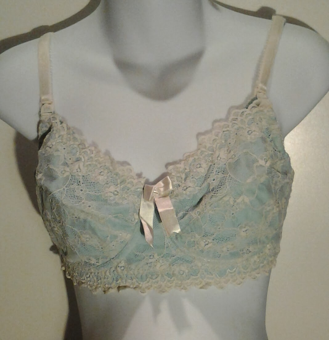 Just another Edmonton mommy : Nursing Bra's, they keep getting hotter!