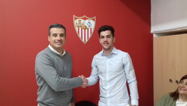 Oficial: El Sevilla renueva a Curro hasta 2019