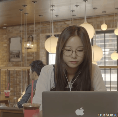 졸린데 과제 해야돼 갑자기 클13 얘기 보이길래 틀었다 - 비엘 카테고리