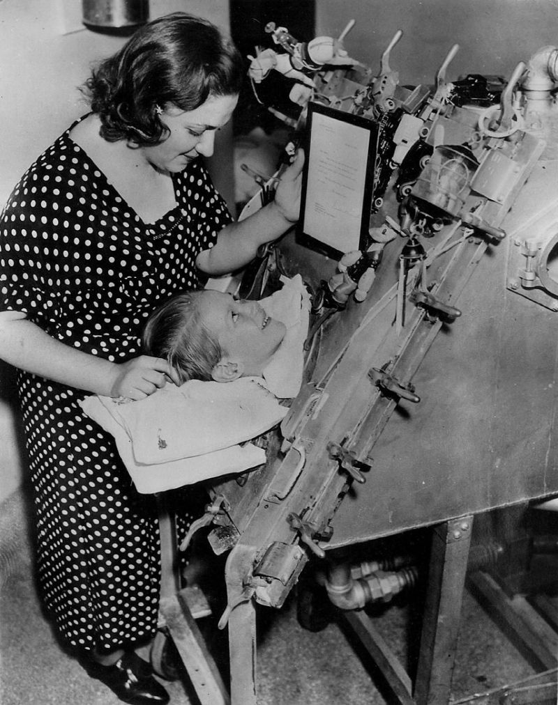 20 Vintage Photos of Iron Lungs for Polio Victims From Between the