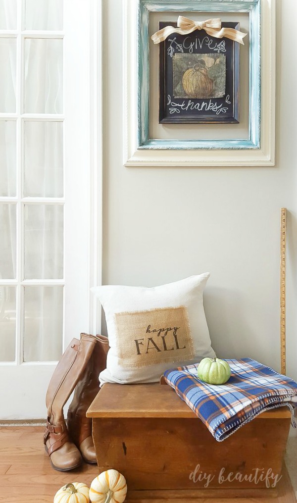 Easy Burlap Pillow plus a Free Printable DIY Beautify Creating