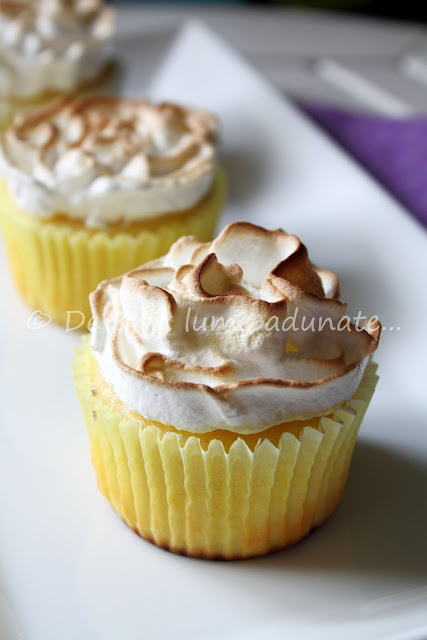 Cupcakes de lamaie cu bezea/ Lemon meringue cupcakes