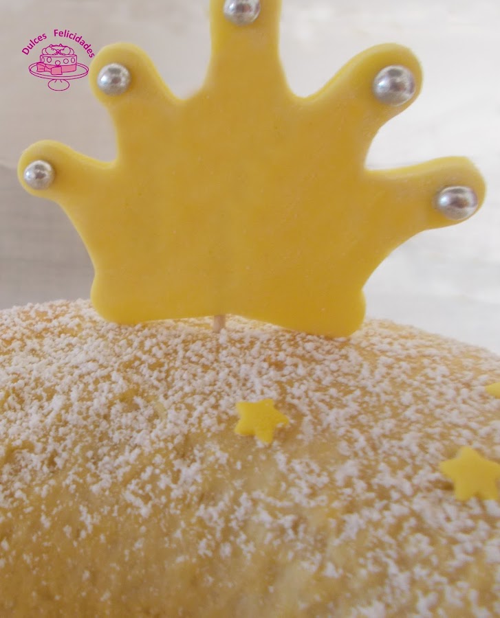 Roscón de reyes decorado con fodant