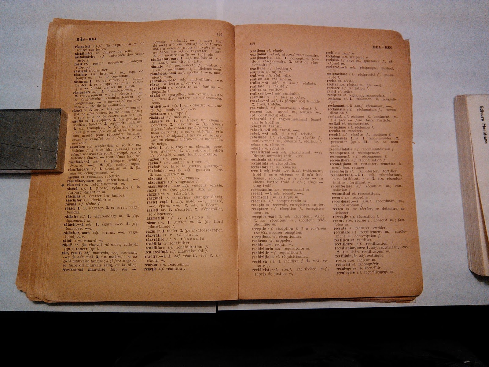 dictionnaire francais roumain