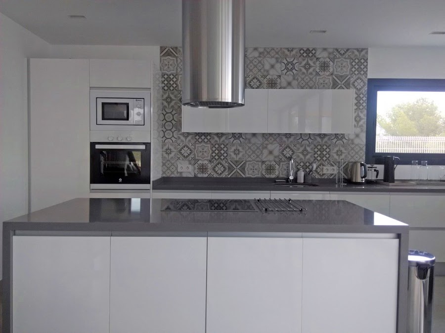 cocina-blanca-y-gris