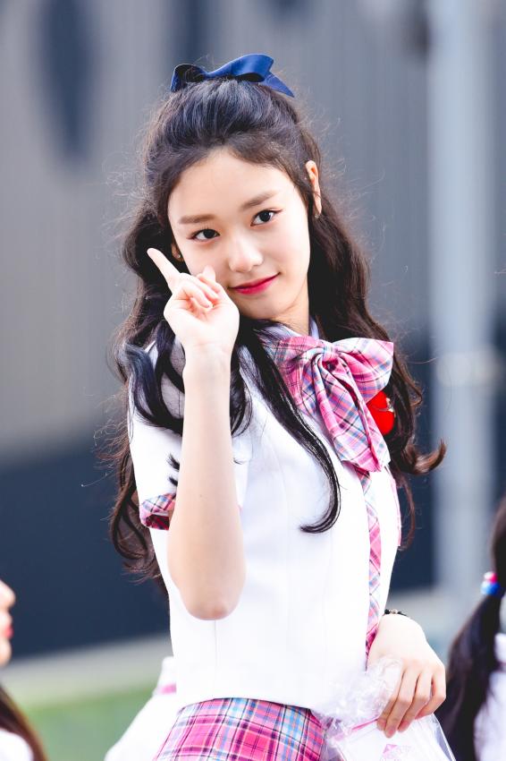 The top 3 Korean trainees in Produce 48 that get the most positive