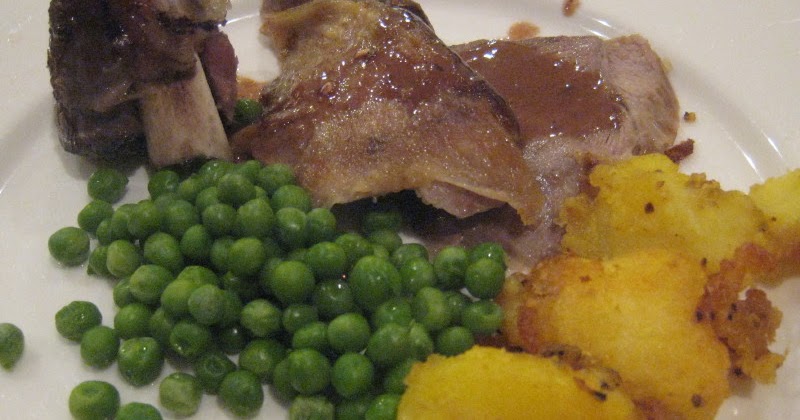 Carole's Chatter: Sunday Roast – Lamb leg with red wine gravy