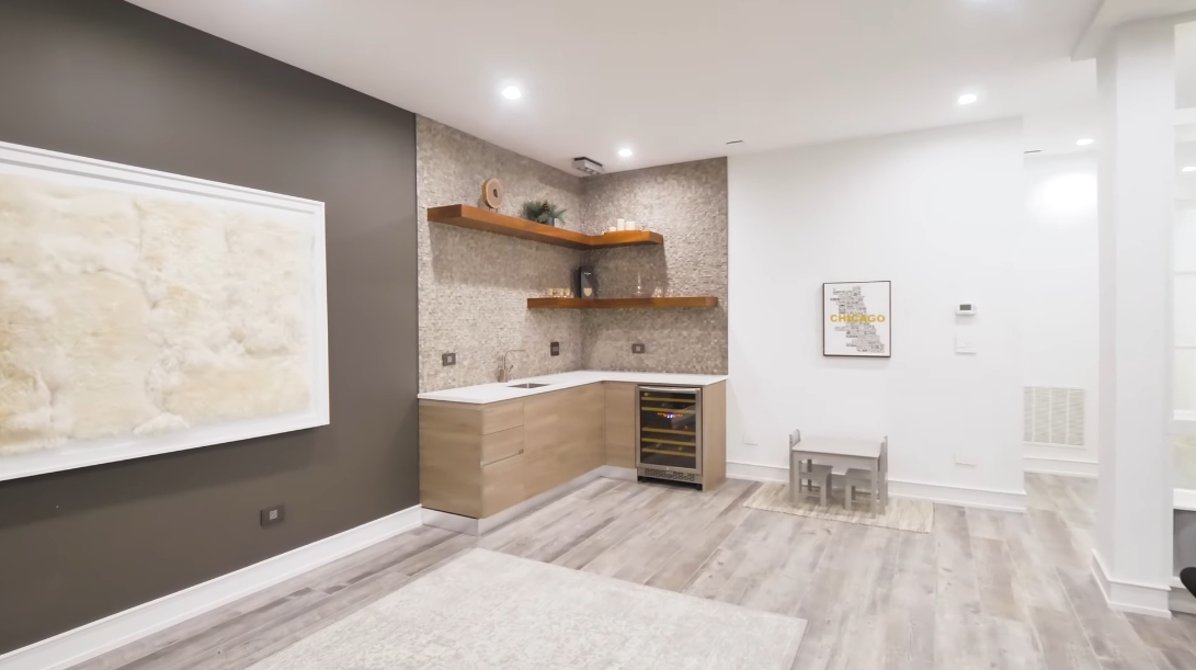 35 Interior Design Photos vs. 3046 N Ashland Ave Unit 1, Chicago Luxury Townhome Tour