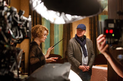 Alison Sudol and David Yates in Fantastic Beasts and Where to Find Them