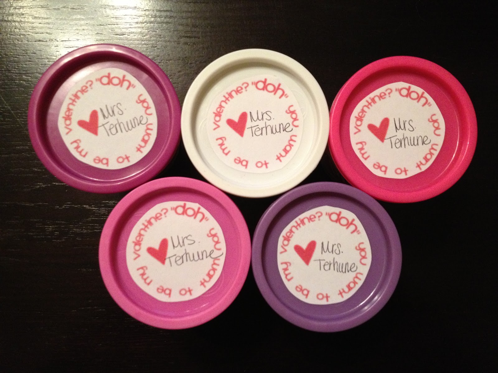 Random Thoughts of a SUPERMOM!*: Play-Doh Valentines with Printable Labels