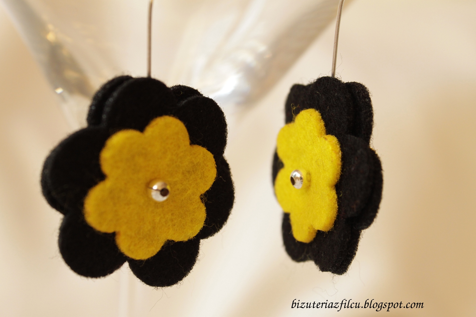 Biżuteria z filcu Filcowe kwiaty