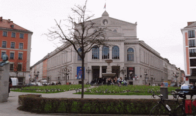 GIF: Theater am Gärtnerplatz einst und jetzt