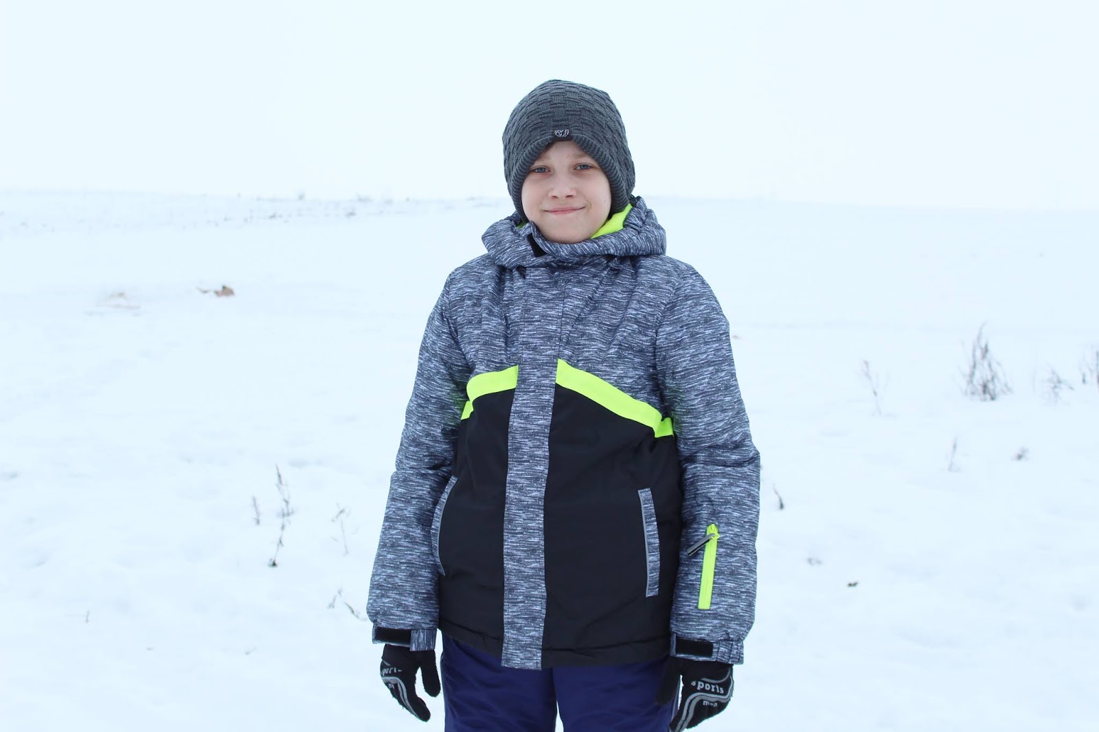 kurtka outdoorowa z kieszonką na rękawie dla aktywnego chłopca i spodnie outdoorowe z odblaskowymi lampasami dla aktywnego chłopca Lemon Explore