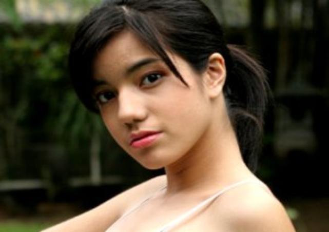 Koleksi Foto-foto Hot dan Seksi Sheila Marcia | Naviri Magazine