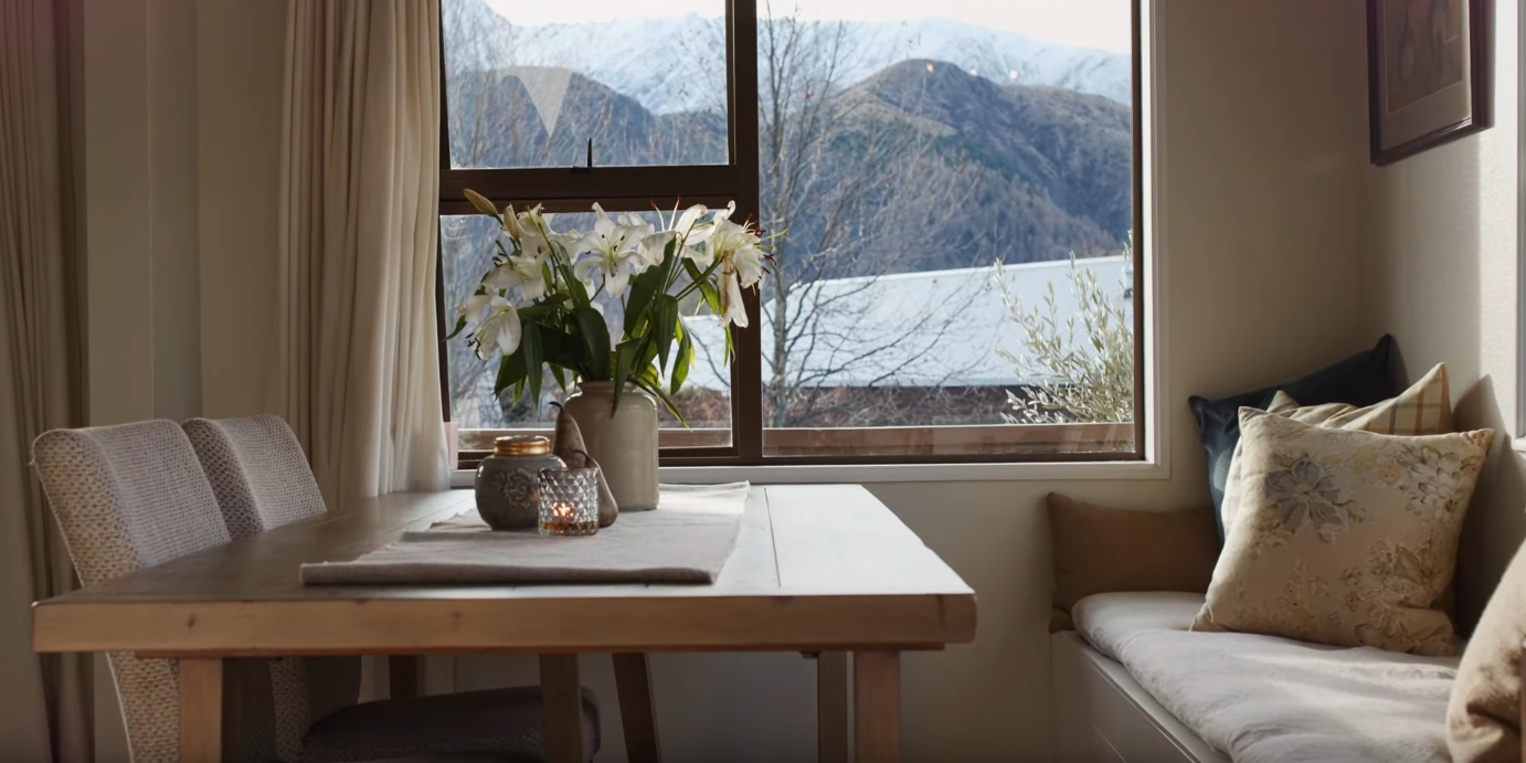 Home Interior Design Tour vs. 18A Bracken Street, Arrowtown, Queenstown, Otago