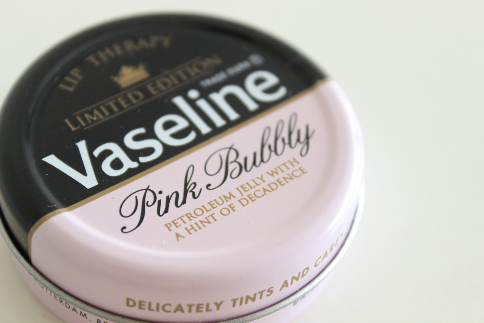 pink bubbly vaseline lip therapy