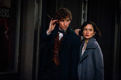 Eddie Redmayne and Katherine Waterston in Fantastic Beasts and Where to Find Them