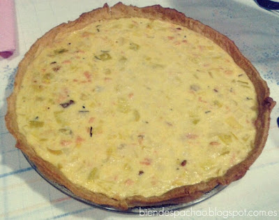 tarta salada de puerros salmón ahumado y dos quesos