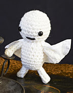 http://translate.googleusercontent.com/translate_c?depth=1&hl=es&rurl=translate.google.es&sl=en&tl=es&u=http://www.canadianliving.com/crafts/crochet/halloween_craft_idea_crochet_a_mini_ghost_decoration.php&usg=ALkJrhjHWGkdNAWyfOj09HTdWInAmbgDdw