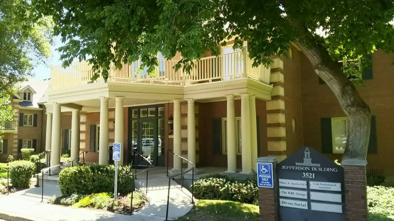 ポッドキャスト シリーズ「統合失調症」は非公式な言葉で精神障害に対処します