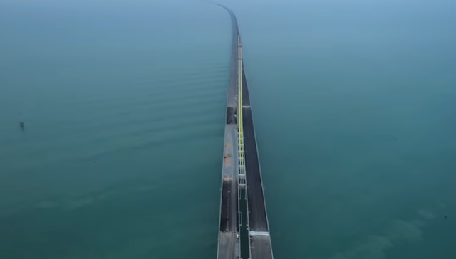 بالفيديو والصور :: نشر أضخم جسر بحري في الكويت