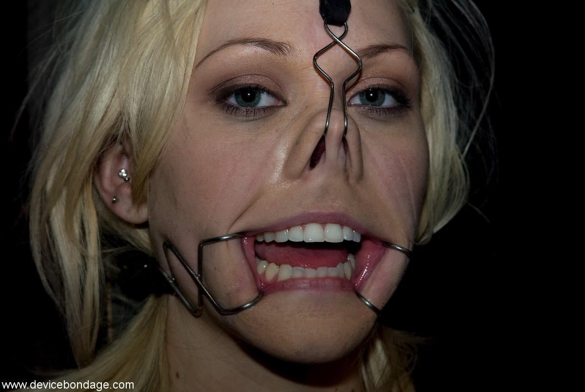 Slideshow nose hooks.