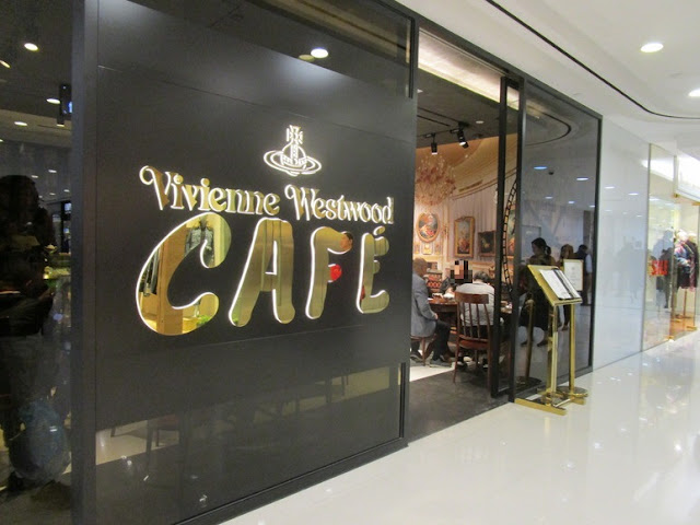 ヴィヴィアンウエストウッドカフェ 店舗入り口 ヴィヴィアンウエストウッドカフェ 店舗入り口