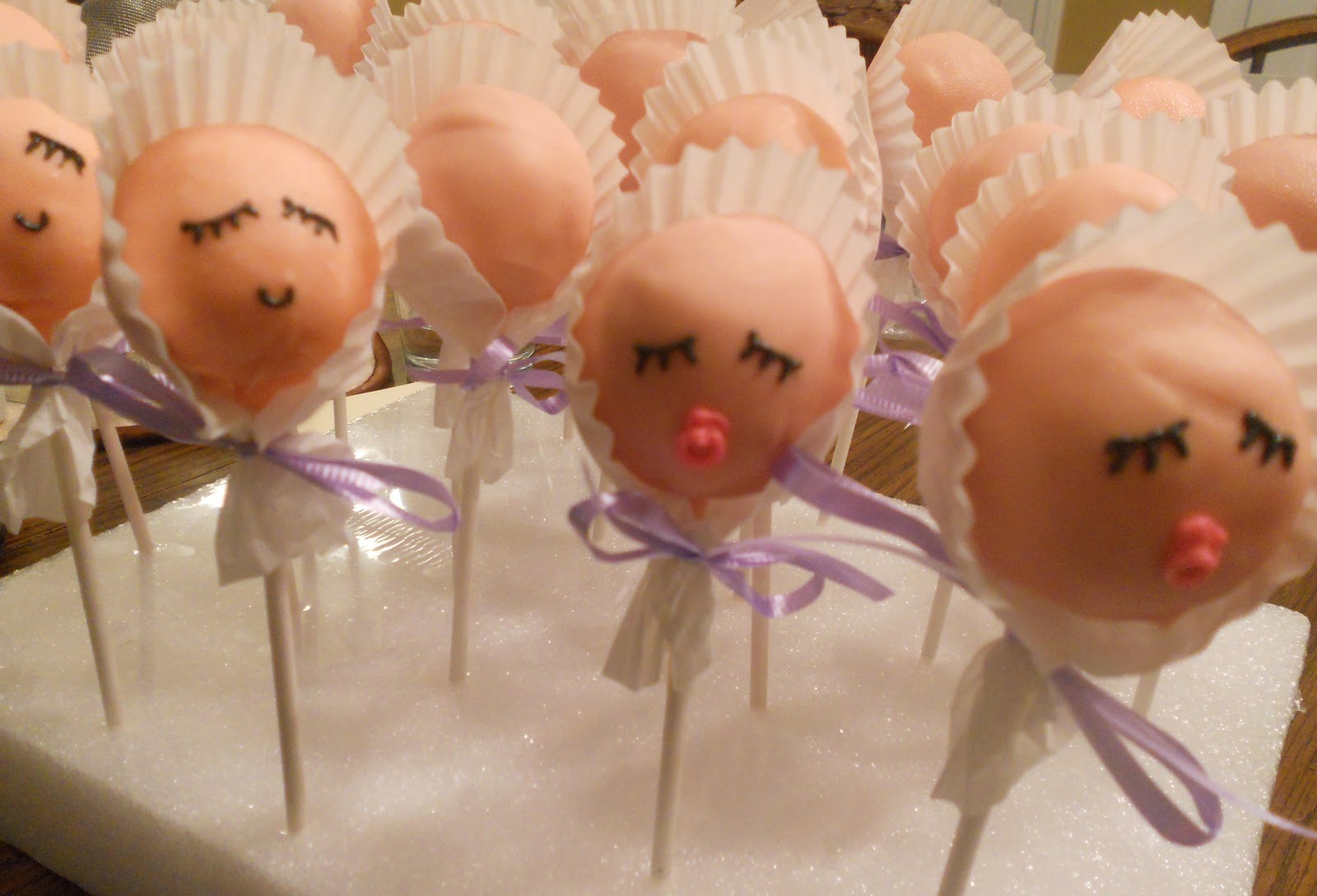 baby bonnet cake pops check out the cake pops at bakerella com and her ...