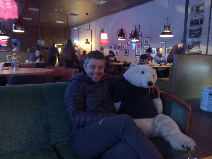 oso-polar-coal-miners-cabin-svalbar-noruega-enlacima