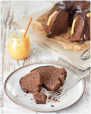 Sharon Baker Liest Bucherpost Im Marz