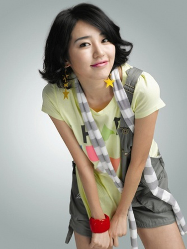 Nadine Noor Adhani fashion ala artis korea selatan