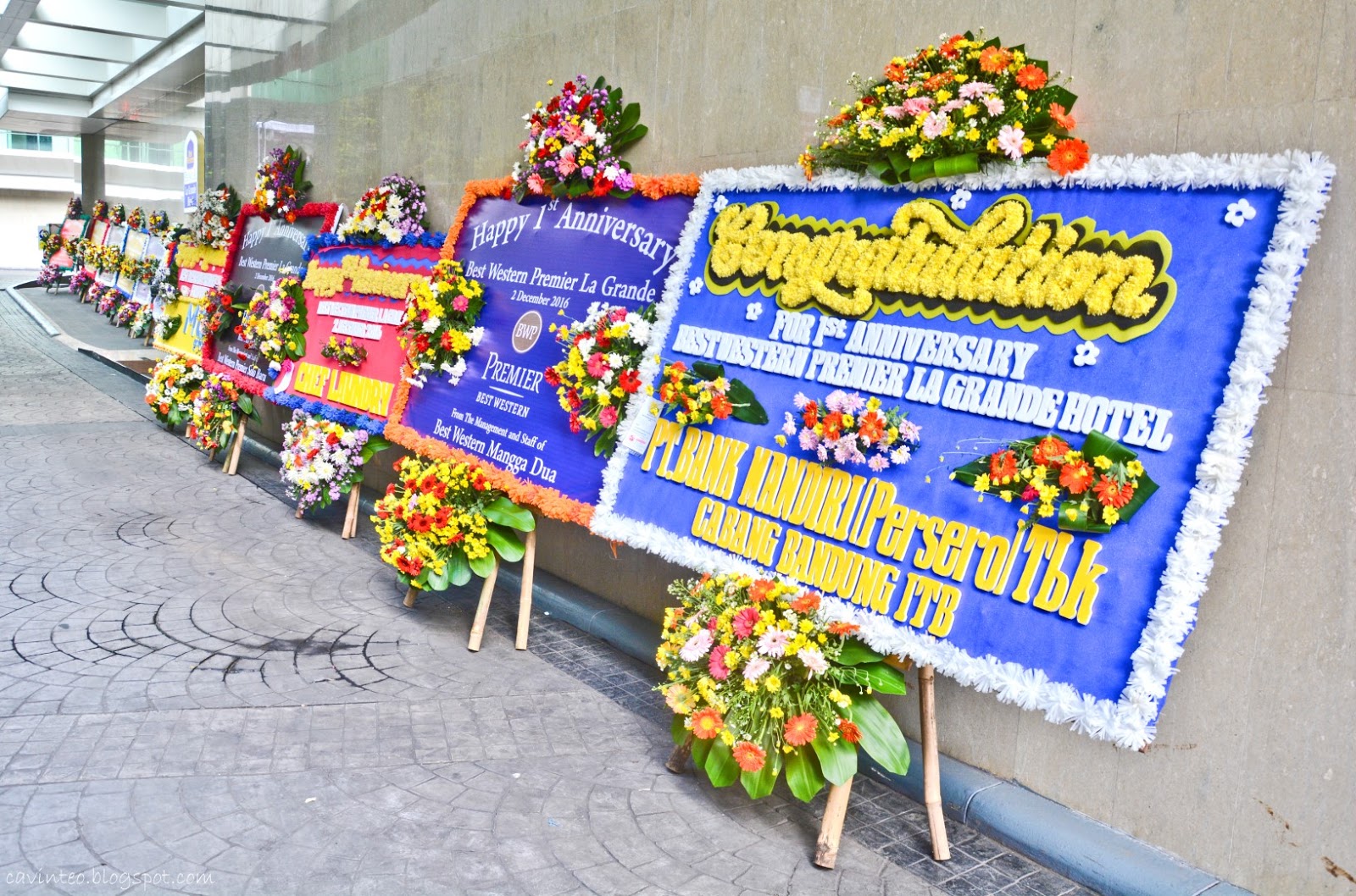 Entree Kibbles Flower Wreath Congratulatory Boards in Indonesia Best