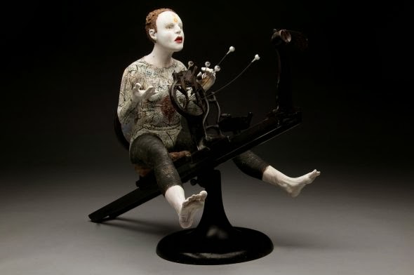 Kirsten Stingle esculturas sombrias inquietantes surreais
