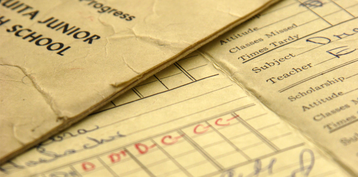 Школьные оценки в россии. Двойка и пятерка в дневнике. Система оценивания в школе в разных странах. Система оценок в разных странах. Оценка в школах разных.