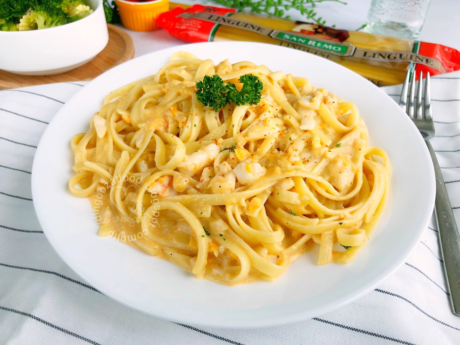 Miki's Food Archives Salted Egg Yolk Crab Meat Linguine 咸蛋黄蟹肉意面