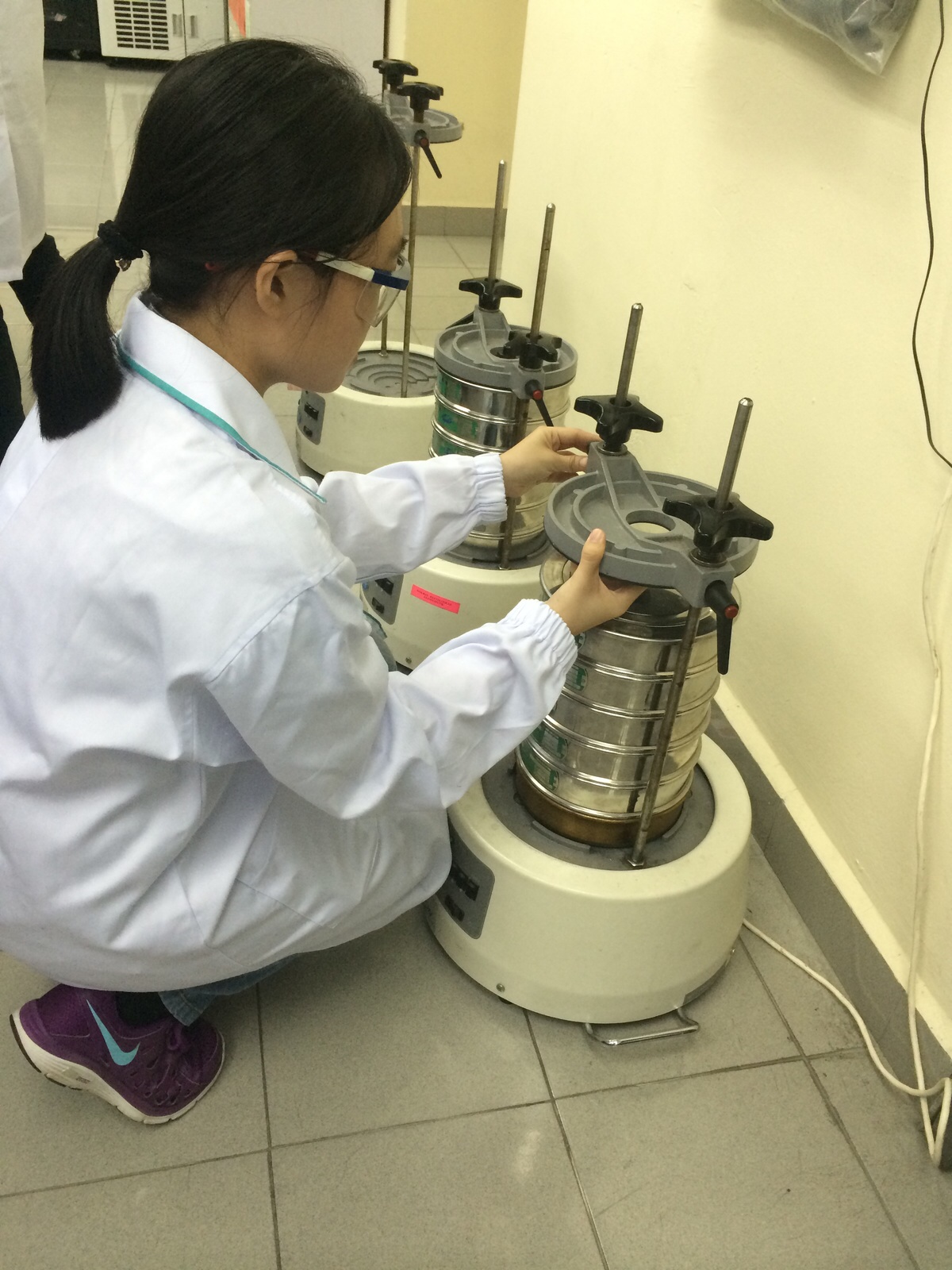 UKM Physical Pharmacy Lab Report Sieving