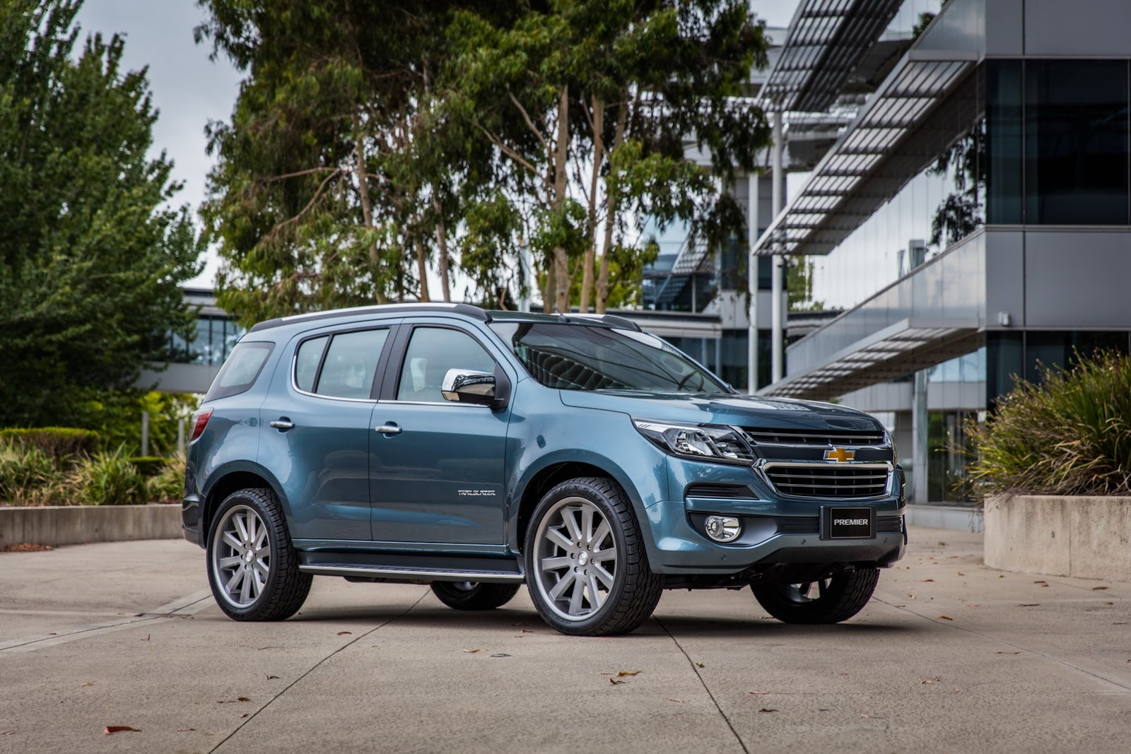 Chevrolet Teases 2017 Trailblazer Facelift With Premier ... Chevrolet Teases 2017 Trailblazer Facelift With Premier ...