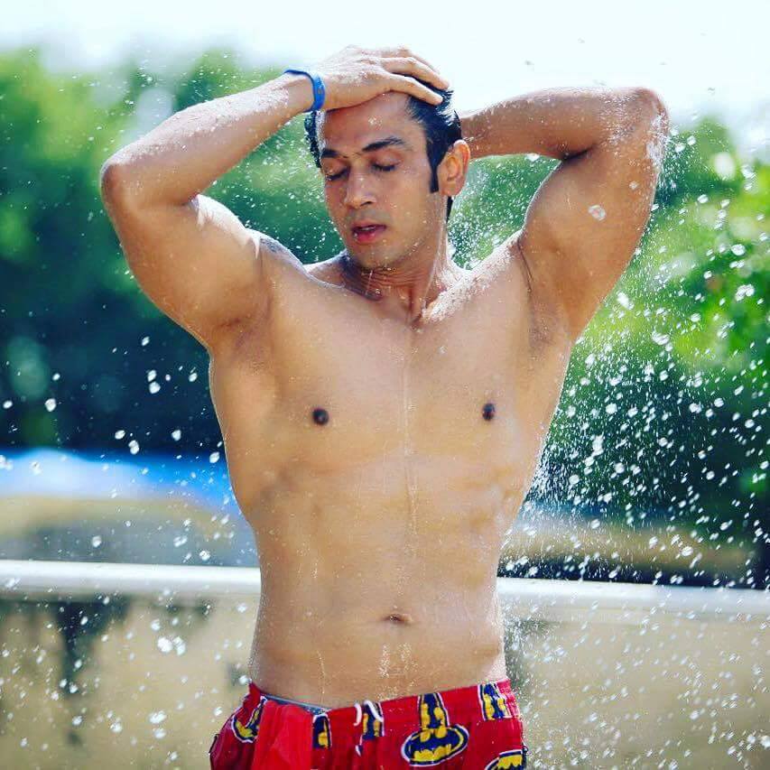 Handsome Indian TV actor underwear explorelasopa
