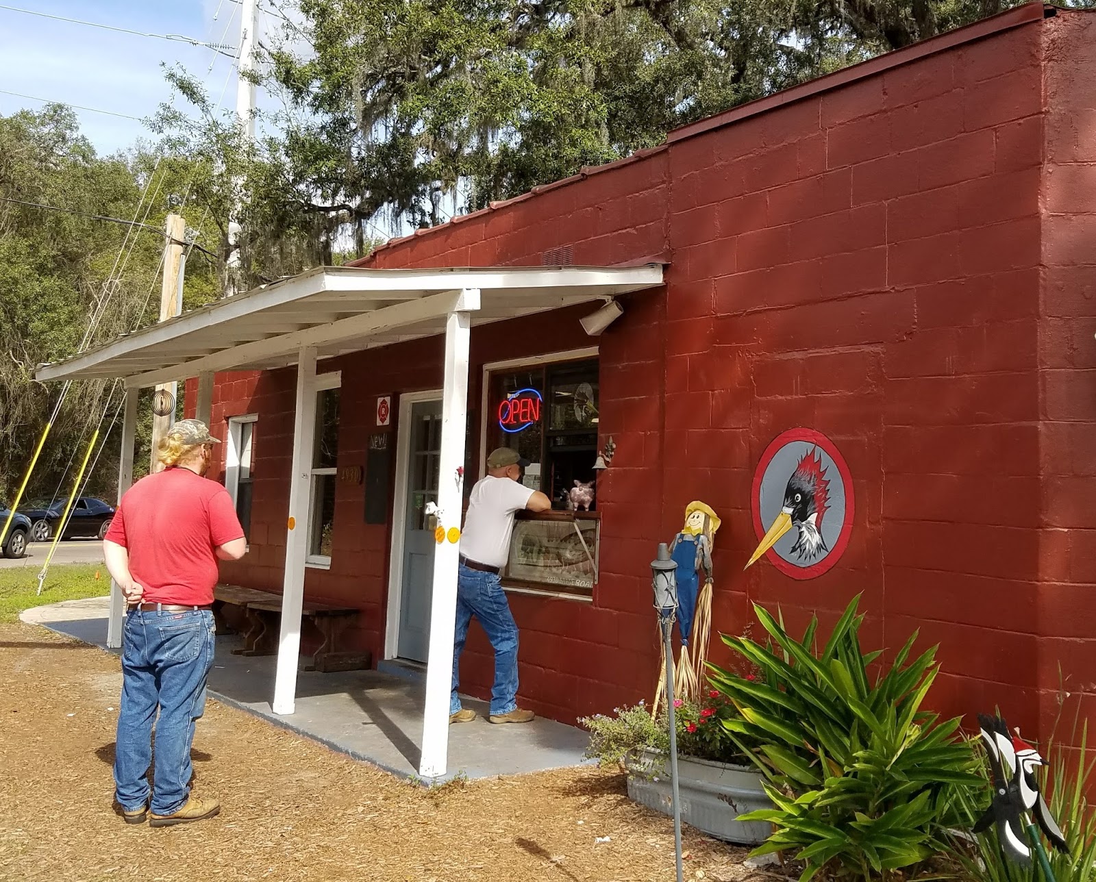 Smoked Pig and Sweet Tea: Woodpecker's Backyard BBQ- St. Augustine, FL