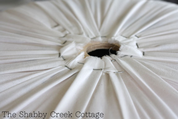 Upcycle idea: Upholstered stool from a cable spool