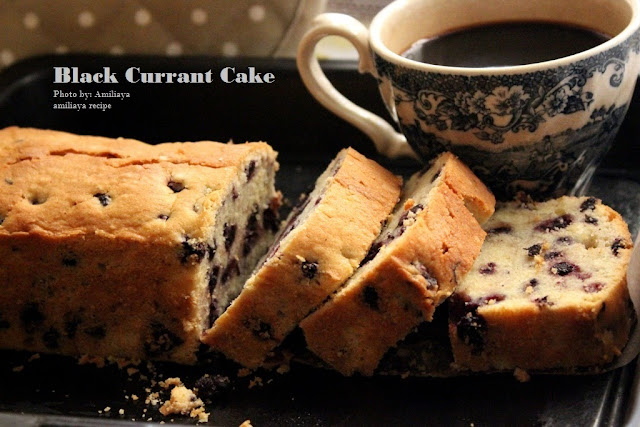 Black Currant Cake