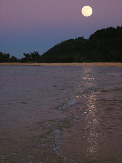 Moonrise Kaunala Beach