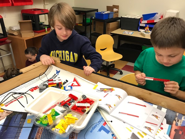 Mr. Rand's 4th Grade: Lego Building & Programming