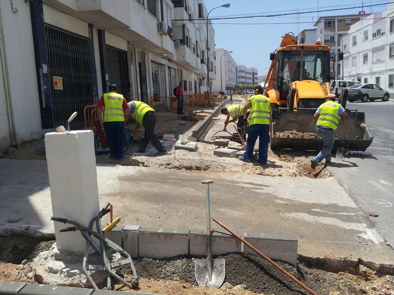 Demomag Obra Civil: Colocación de bordillos de hormigón.