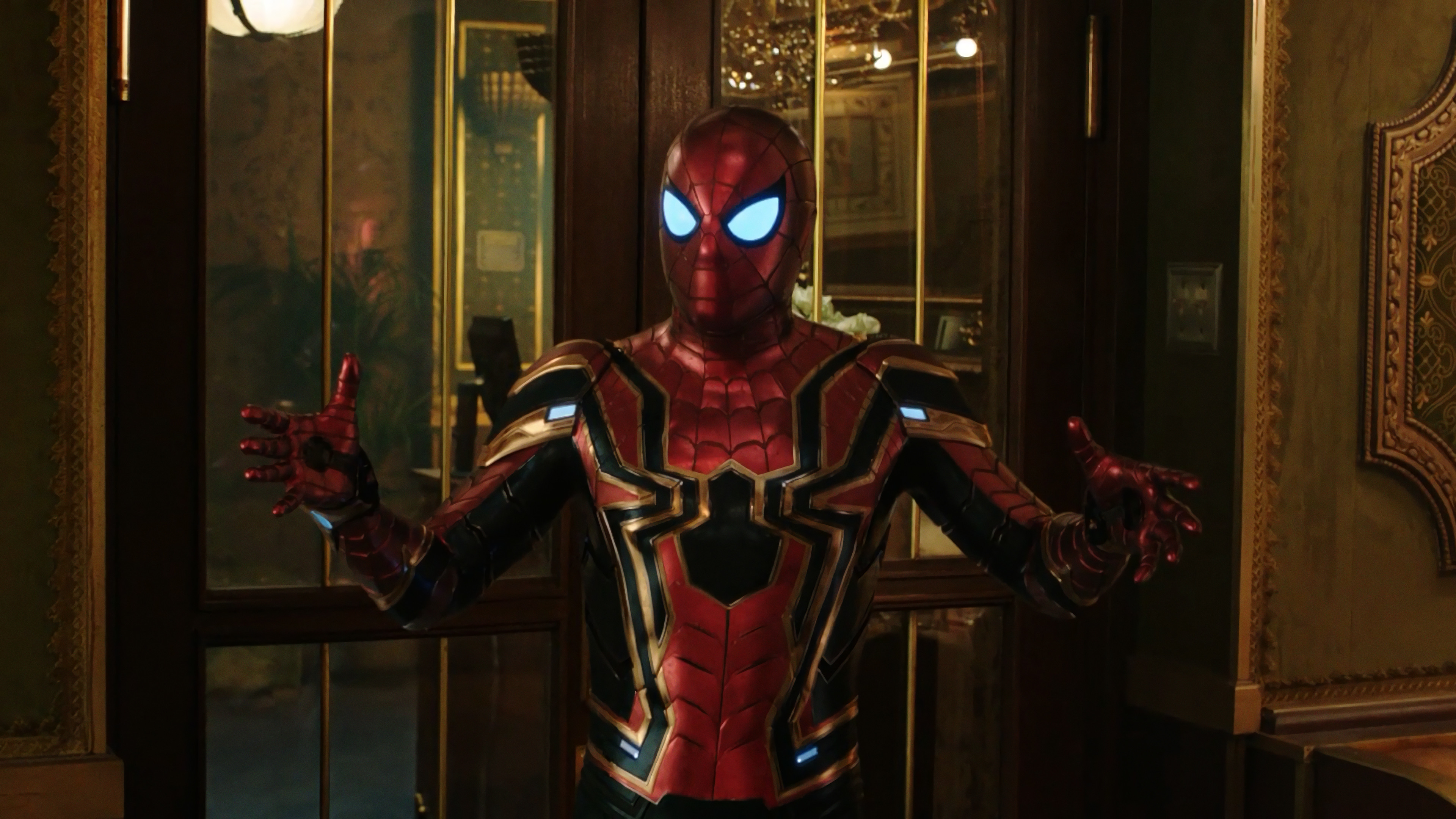 Spider far from home. Человек паук 2 вдали от дома. Человек-паук вдали от дома Железный человек паук. Человек паук костюм Тони Старка. Том Холланд человек паук 2019.