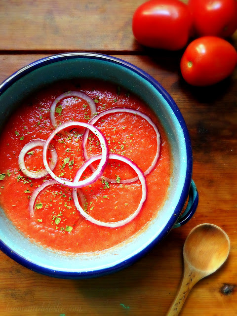 Homemade Mild Tomato Salsa (Salsa de Tomate) - lacocinadeleslie.com
