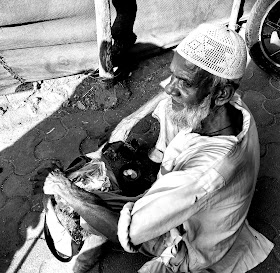 monochrome monday, black and white weekend, black and white, incense seller, street, street photo, bandra , mumbai, india, 
