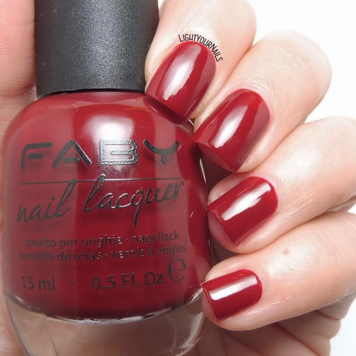 Smalto laccato rosso Faby I know what is best red creme nail polish #faby #lightyournails