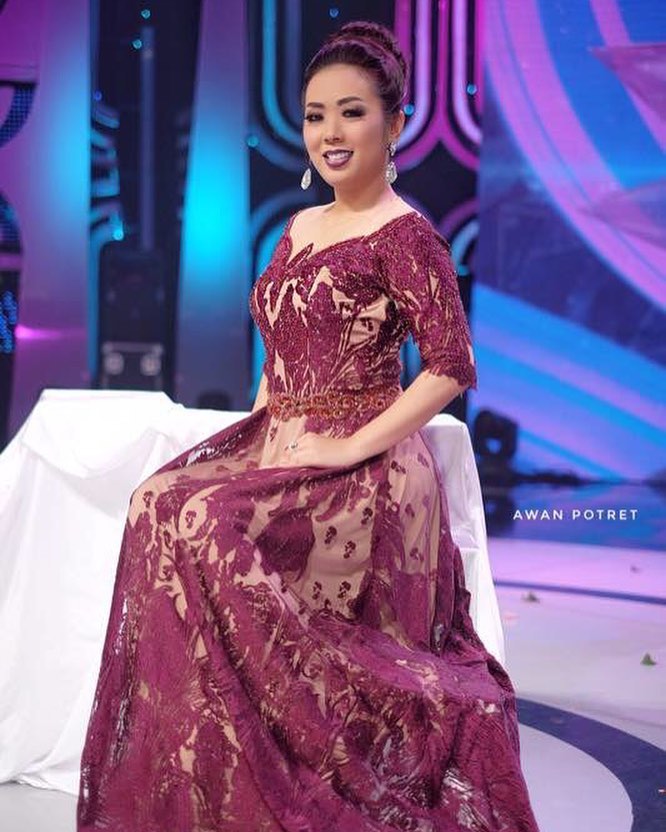 Koleksi Foto Hot Soimah Penyanyi Dangdut