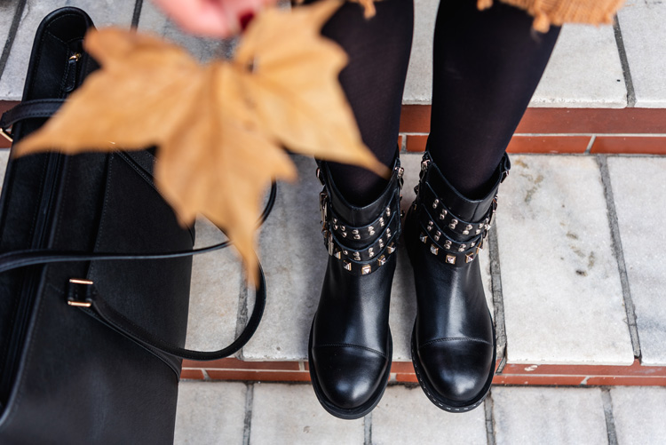 Workery i sweterkowa sukienka